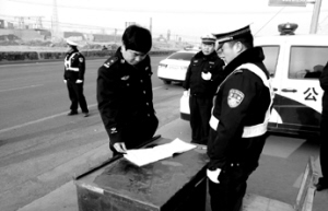 邯郸交警五一推出便民服务举措