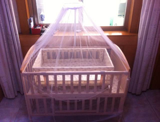 自家刚买没一个月的好孩子婴儿床